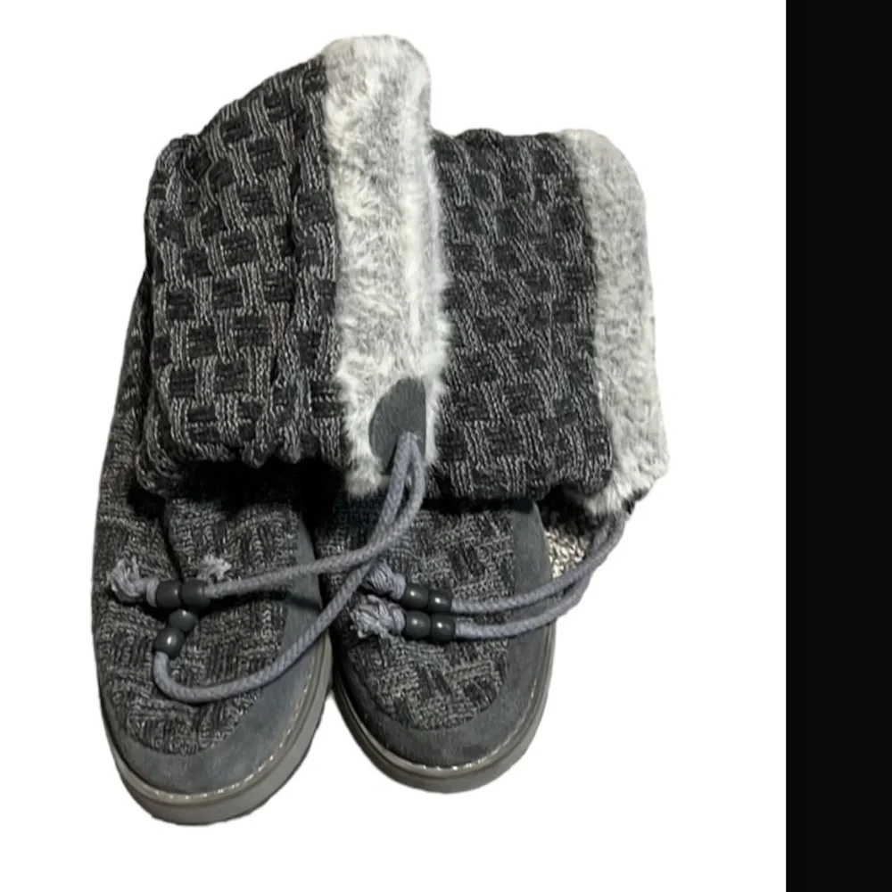 Sketchers sweater boots